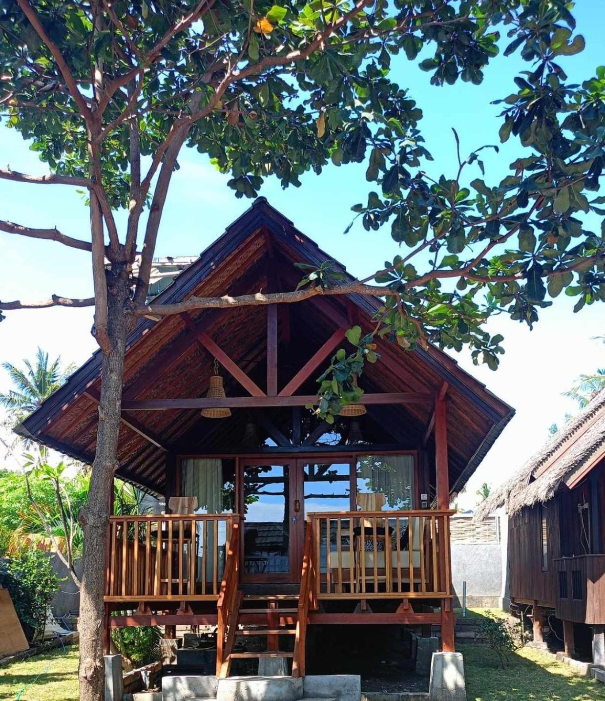 Bintang Tiga *